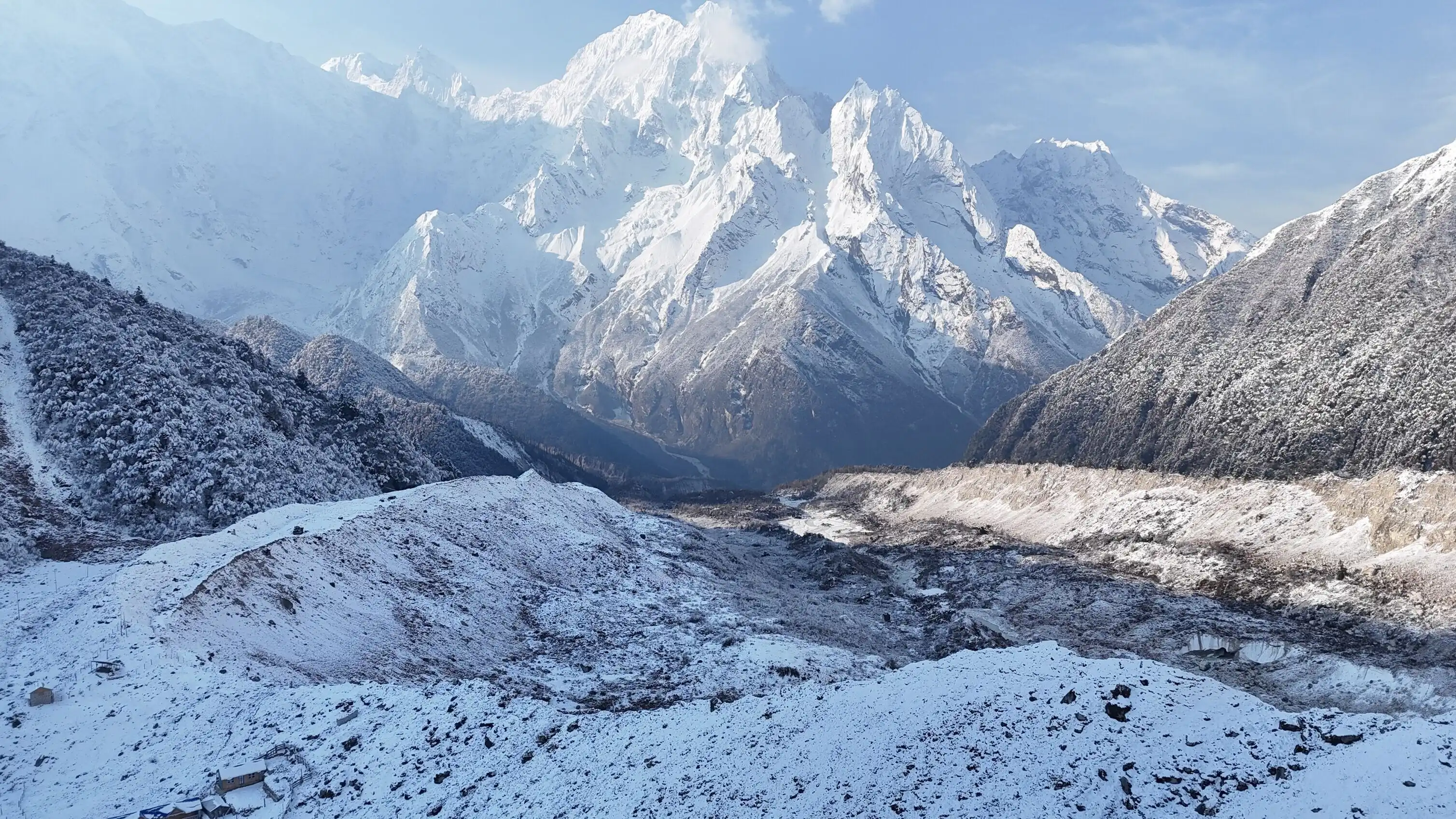 Trekking in Manaslu Circuit and Tsum Valley, Nepal